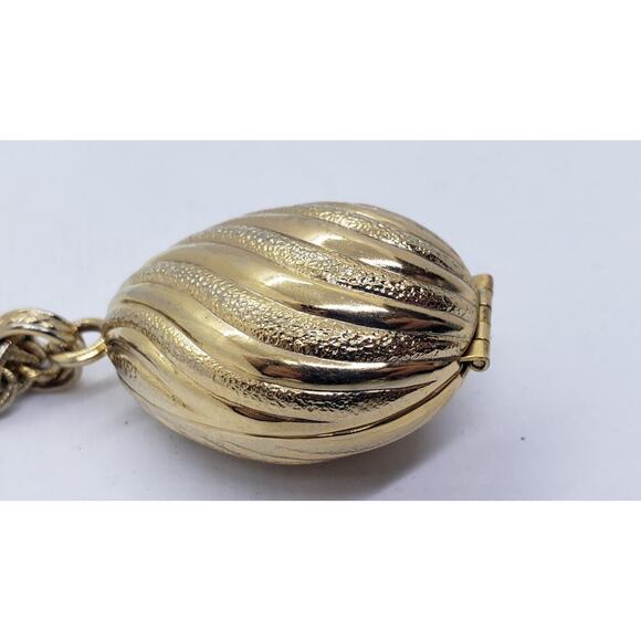 Vintage Locket Pendant Easter Egg 1968 Stash Perfume Opens Gold Plated Avon - Picture 8 of 10